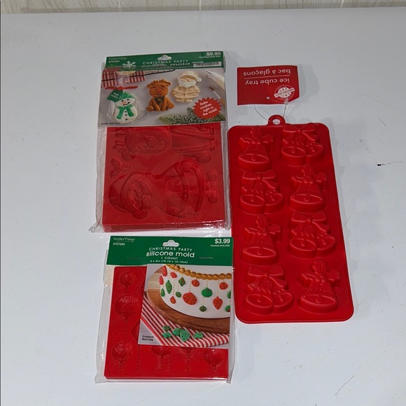 Adidas Gold Holiday Baking Molds - Picture 4 of 4